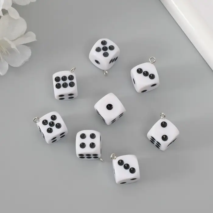 Подвеска для творчества пластик "Игральные кости" чёрно-белый 2,4х1,4х1,4 см