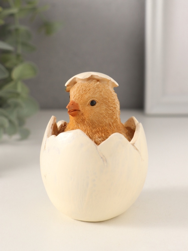 Сувенир полистоун "Цыплёнок в яичной скорлупе" 8х6х8 см