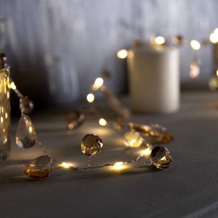 Гирлянда &laquo;Нить&raquo; 2 м роса с насадками &laquo;Золотистые лепестки&raquo;, IP20, серебристая нить, 40 LED, свечение тёплое белое, ААх3