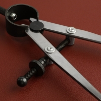 Кронциркуль для кожи, разметочный, 100 мм, 15 &times; 8 см, цвет серебряный/чёрный