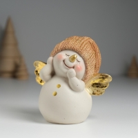 Сувенир полистоун "Снеговичок в золотистом вязанном колпаке, с крылышками" 9х6х9 см Сувенир полистоун "Снеговичок в золотистом вязанном колпаке, с крылышками" 9х6х9 см