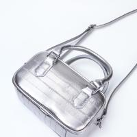 Сумка женская, 20*9*12, отд на молнии, длин ремень, серебро