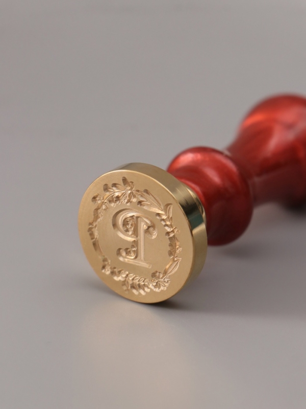 Печать для сургуча с пластиковой ручкой "Венок с буквой P" 2,5х2,5х6,3 см