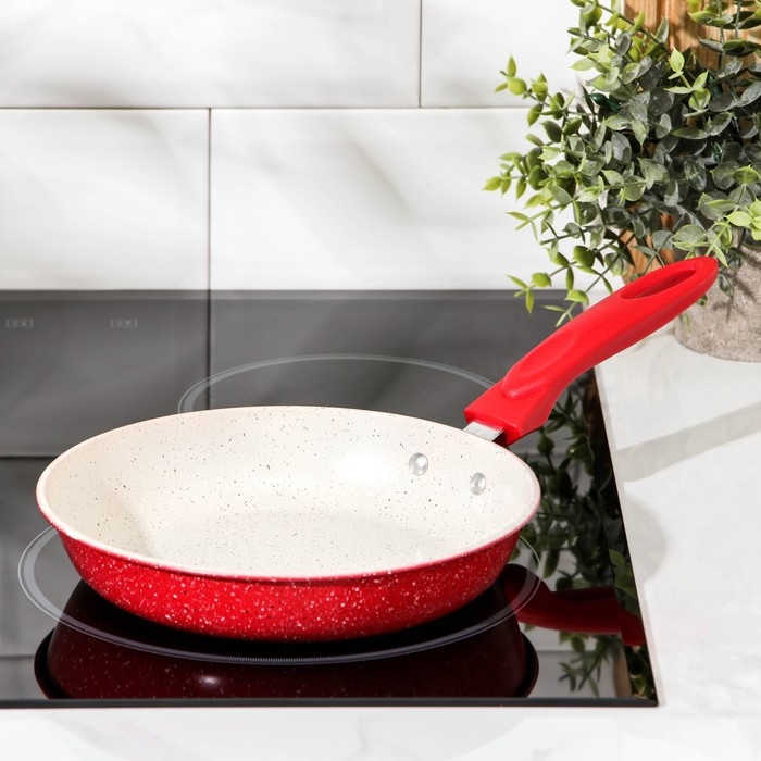 Сковорода &laquo;Селект&raquo;, d=20 см, пластиковая ручка, антипригарное покрытие, цвет красный