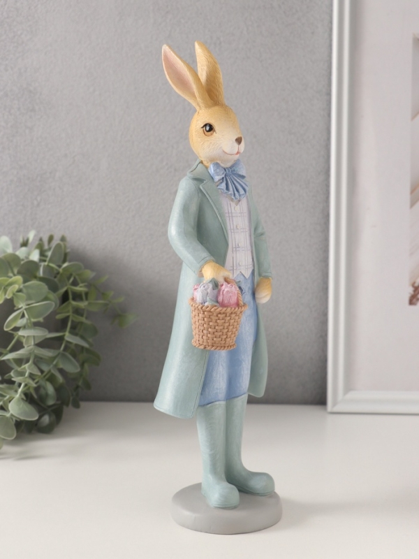 Сувенир полистоун "Заяц с корзинкой цветов, в зелёном плаще и сапогах" 9х8х30 см