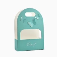 Переноска для цветов с вырезными бабочками &laquo;Подарок!&raquo;, тиффани 20 &times; 30 &times; 8 см