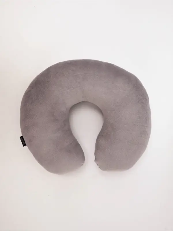 Подушка для путешествий бархатная "Время путешествий", серая, 28 х 30 х 9  см