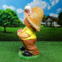 Садовая фигура "Мальчик с цветами" 20х25х46см Садовая фигура "Мальчик с цветами" 20х25х46см