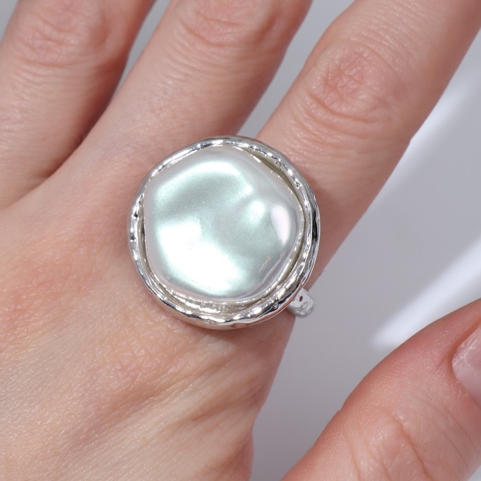 Кольцо «Перламутр» круг, цвет белый в серебре, безразмерное Кольцо «Перламутр» круг, цвет белый в серебре, безразмерное
