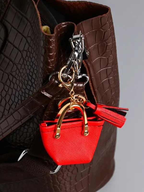 Брелок кожзам с карабином, с кистью "Сумка тоут" красная 6,5х3х7 см