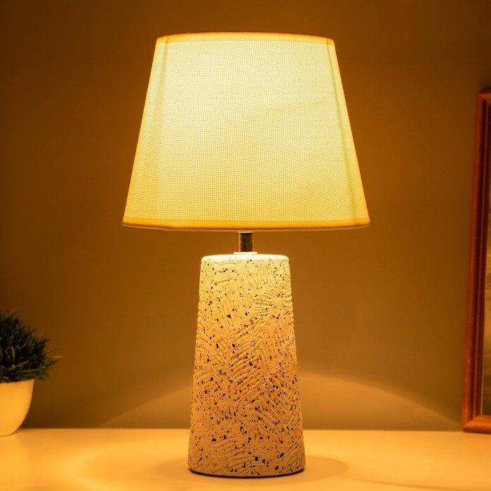 Лампа настольная "Айминь" 1х40Вт Е14 белый 20х20х34см