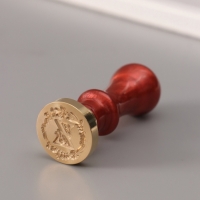 Печать для сургуча с пластиковой ручкой "Венок с буквой Z" 2,5х2,5х6,3 см Печать для сургуча с пластиковой ручкой "Венок с буквой Z" 2,5х2,5х6,3 см