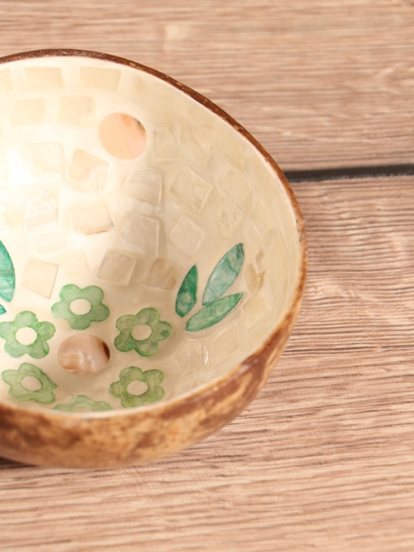 Чаша "Ягода" 14х14х6 см, кокос