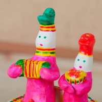 Филимоновская игрушка &laquo;Парочка на санях&raquo;