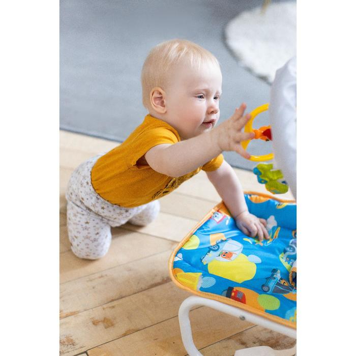 Шезлонг - качалка для новорождённых &laquo;Транспорт&raquo;, игровая дуга, игрушки МИКС