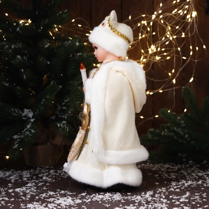 Снегурочка "В шубке с бусинками и в кокошнике" двигается, с подсветкой, 40х20 см, золото