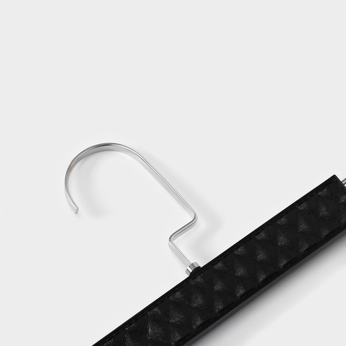 Вешалки для брюк и юбок LaDо́m Eliot, 29&times;15 см, 3 шт, с зажимами, цвет чёрный