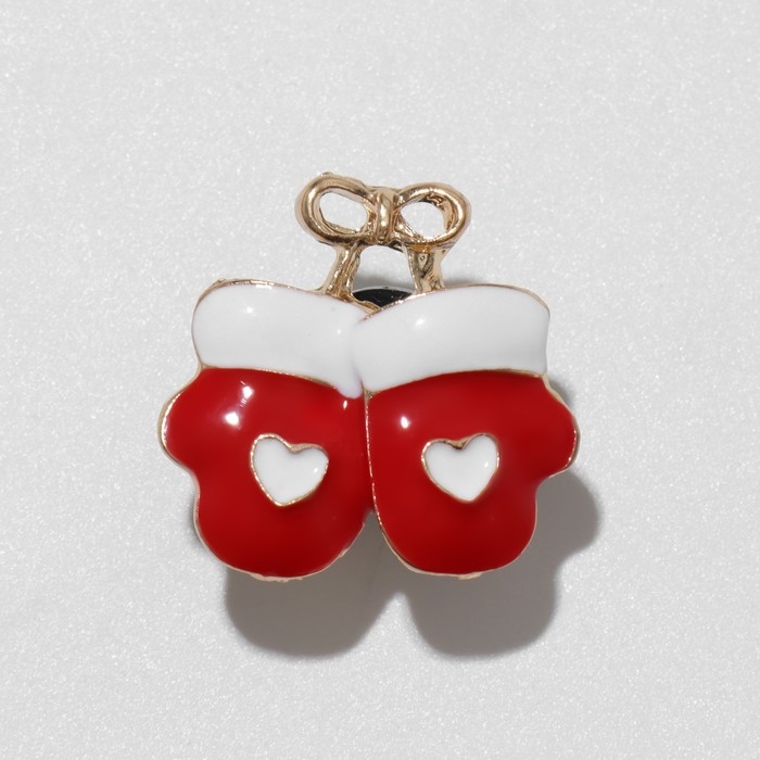 Новый год! Значок &laquo;Варежки с сердечком&raquo;, цвет красно-белый в золоте