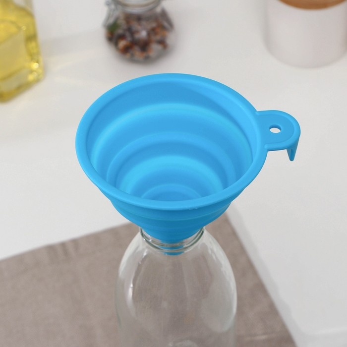 Воронка силиконовая складная Доляна «Ред», 13,5×10×10 см Воронка силиконовая складная Доляна «Ред», 13,5×10×10 см