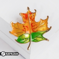 Брошь &laquo;Лист&raquo; кленовый, цвет оранжево-зелёный в золоте