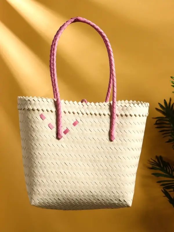 Сумка плетёная на застёжке &laquo;Девочка с букетом&raquo;, 40&times;10&times;55 см, пластик, бело-розовая