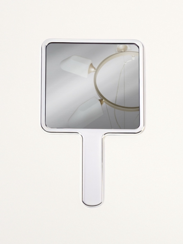 Зеркало с руч квад-т (1) б/увел ГАЛЬВАНИКА 16*9см пласт сереб подвес QF Зеркало с руч квад-т (1) б/увел ГАЛЬВАНИКА 16*9см пласт сереб подвес QF