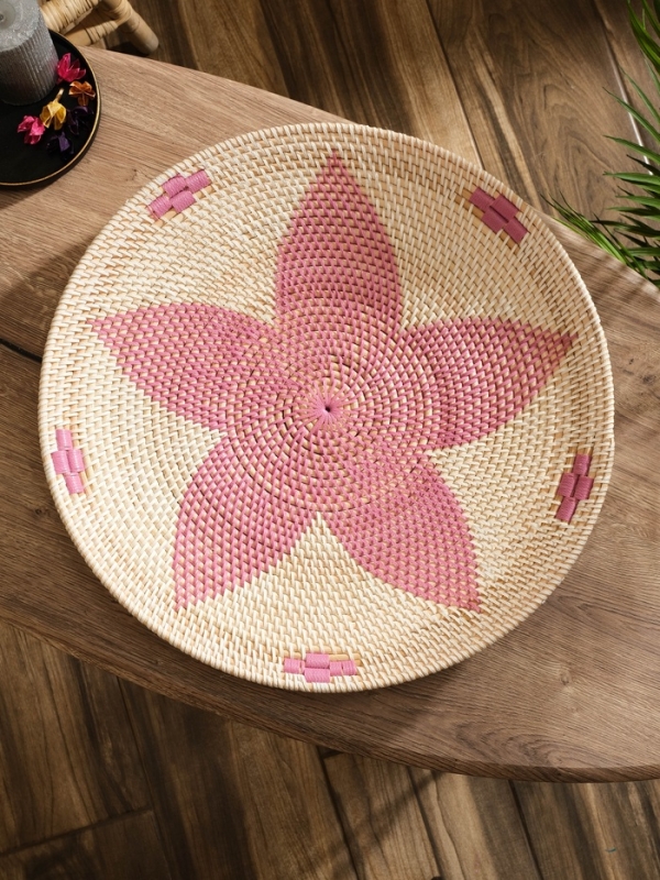 Тарелка декоративная плетеная ротанг "Цветок", 50х50х5 см, розовый