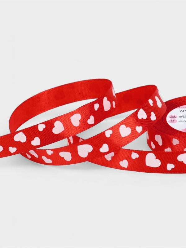 Лента атласная 15мм*25&plusmn;1ярд(23м&plusmn;1м) белый сердечки красный №26 АУ