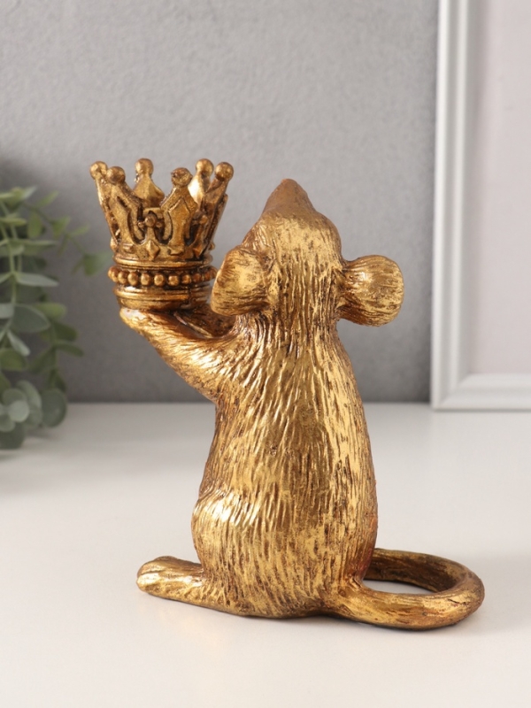 Подсвечник полистоун на 1 свечу "Мышка с короной в руках" золото 15,5х8х15,5 см
