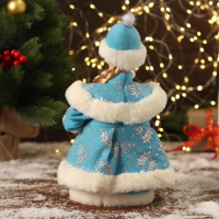 Снегурочка "В голубой шубке с сердечком" двигается, 30 см Снегурочка "В голубой шубке с сердечком" двигается, 30 см