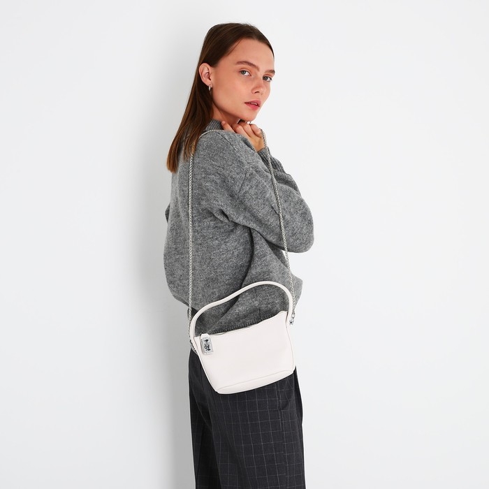 Сумка-багет на молнии, цепочка, цвет белый