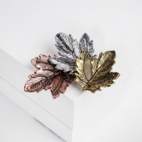 Брошь «Листья» три дубовых, цветная Брошь «Листья» три дубовых, цветная