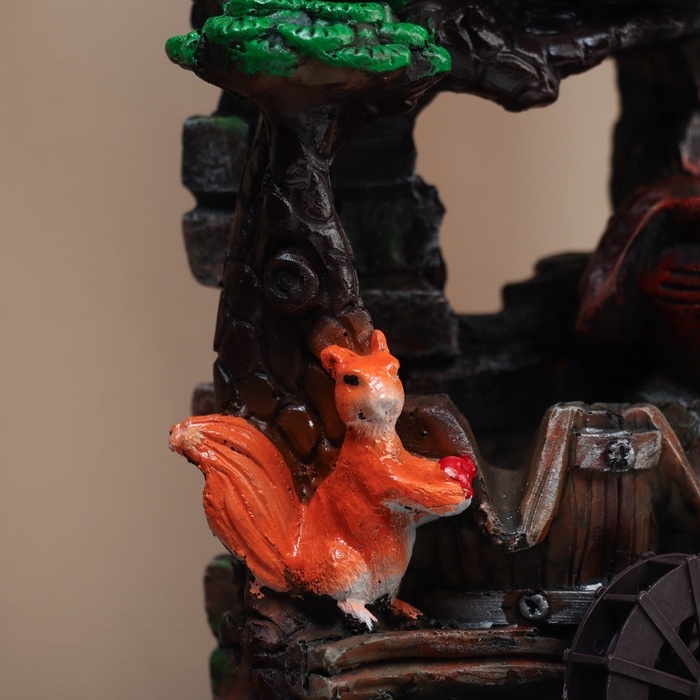 Фонтан "Белки под крышей у дерева" 25х16 см (с подсветкой)