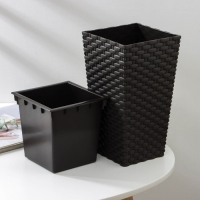 Кашпо для цветов со вставкой &laquo;Ротанг&raquo;, вставка 1,5 л, цвет коричневый