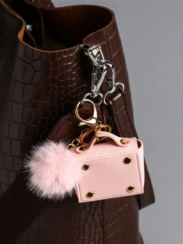 Брелок кожзам с карабином, с пушистиком "Сумочка" нежно-розовый 5,8х2,4х5 см