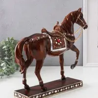 Сувенир полистоун "Конь с седлом с рубинами - аллюр" под дерево 29,5х7,5х29,5 см