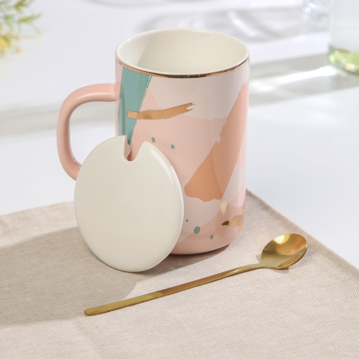 Кружка керамическая с крышкой и ложкой &laquo;Анабель&raquo;, 350 мл, рисунок МИКС