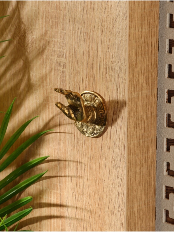 Крючок бронза "Рука" 6х4х3 см