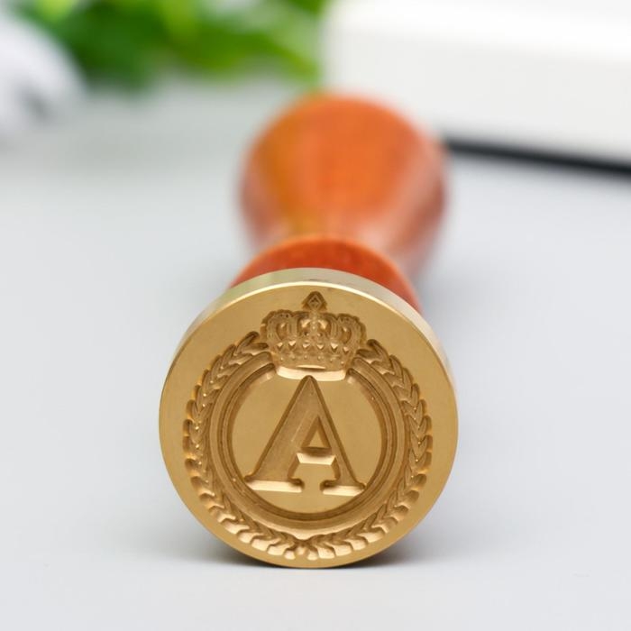 Печать для сургуча с деревянной ручкой Печать для сургуча с деревянной ручкой "Корона с буквой A" 9х2,5х2,5 см