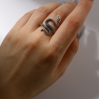 Кольцо &laquo;Змея&raquo; изогнутая, цвет чернёное серебро, безразмерное