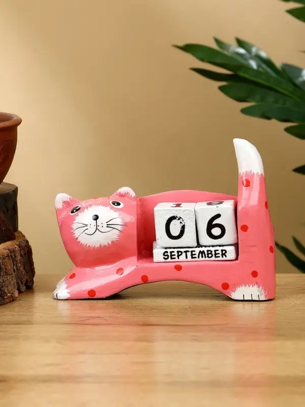 Календарь настольный "Кошка" дерево 13х4х10 см, цв. розовый