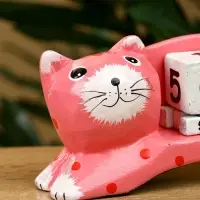 Календарь настольный "Кошка" дерево 13х4х10 см, цв. розовый