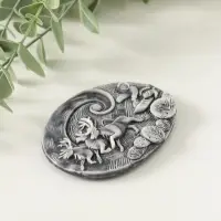 Магнит "Погонщик оленей на фоне северного сияния (барельеф)" 6 см