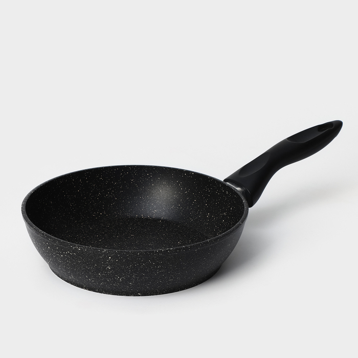 Сковорода &laquo;Алёна&raquo;, d=20 см, пластиковая ручка, антипригарное покрытие, цвет чёрный