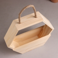 Кашпо деревянное, Шестёрка с ручкой 28х24,5х8,5см Кашпо деревянное, Шестёрка с ручкой 28х24,5х8,5см