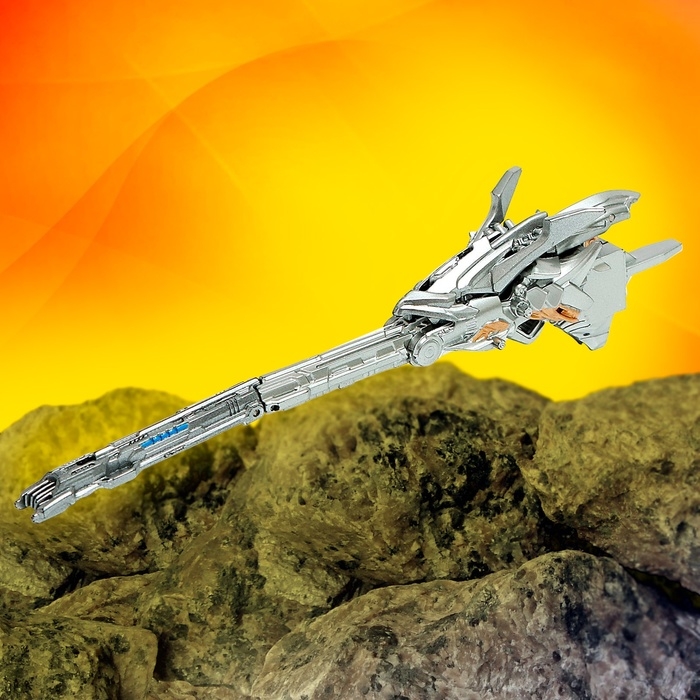 Робот &laquo;Истребитель&raquo;, трансформируется, с элементами из металла