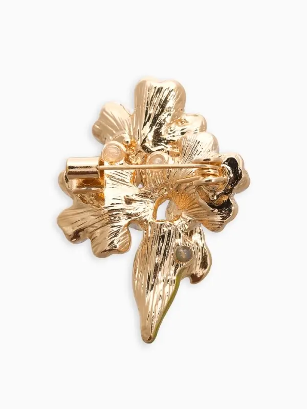 Брошь "Цветы Сирени с божей коровкой", цветная в золоте