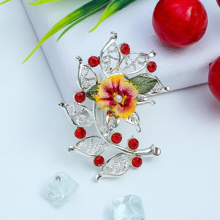 Брошь &laquo;Цветы шиповника&raquo;, цветная в серебре
