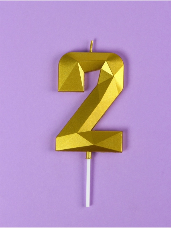 Свеча ГИГАНТ в торт на шпажке &laquo;Грань&raquo;, цифра "2", золотая, 9  см