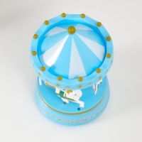 Сувенир музыкальный механический "Карусель 4 лошадки" голубая 9,6х9,6х15,5 см